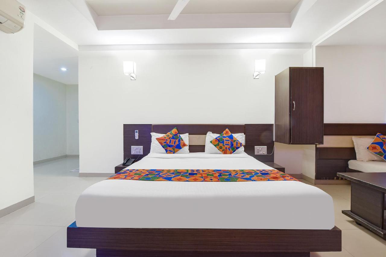 Fabhotel Skyland Ahmedabad Bagian luar foto