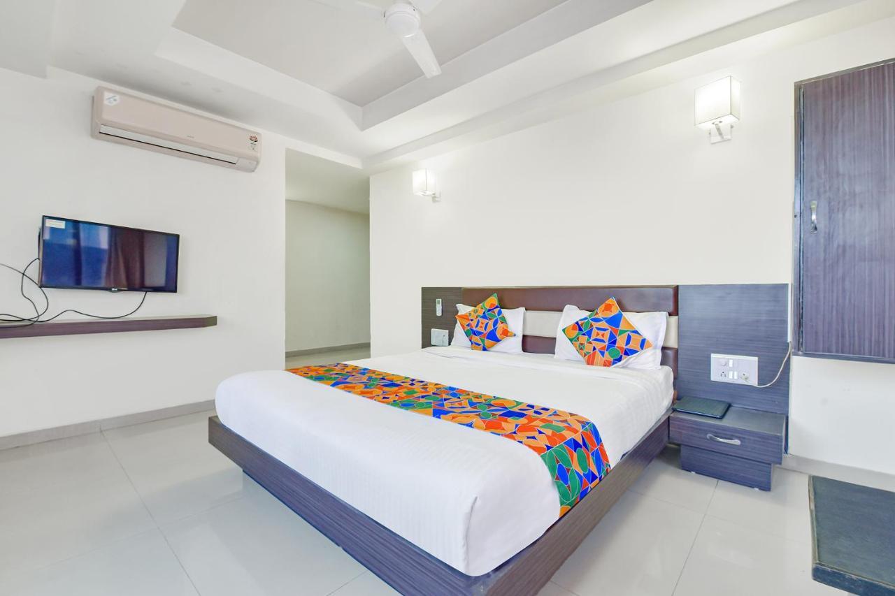 Fabhotel Skyland Ahmedabad Bagian luar foto