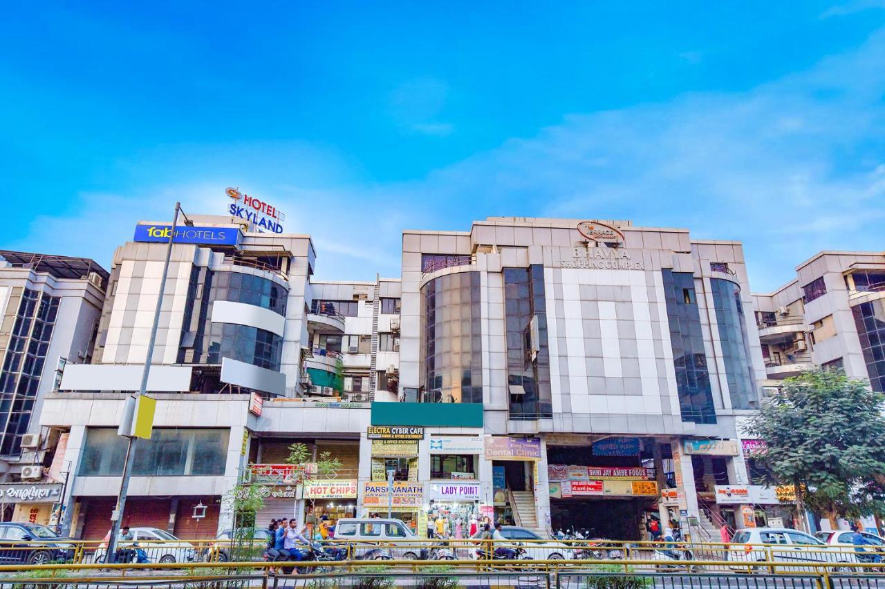 Fabhotel Skyland Ahmedabad Bagian luar foto