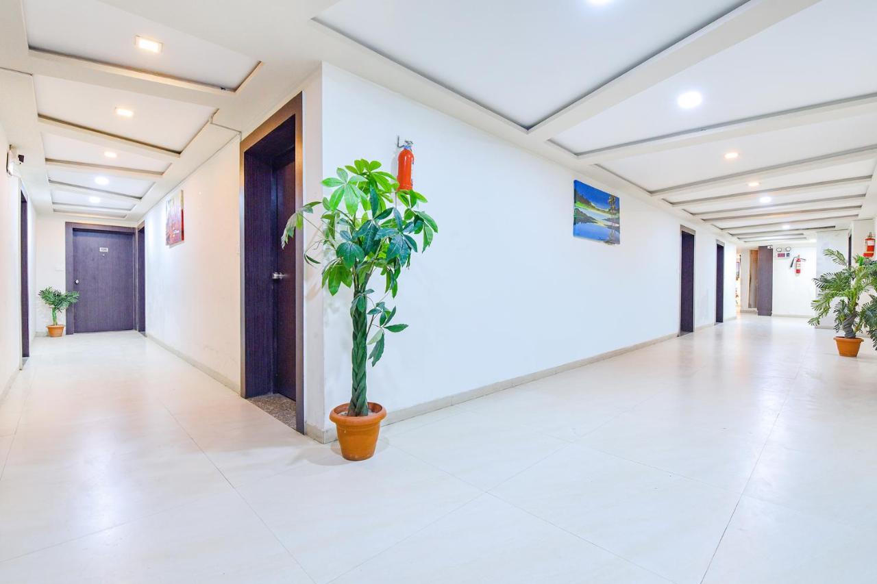 Fabhotel Skyland Ahmedabad Bagian luar foto